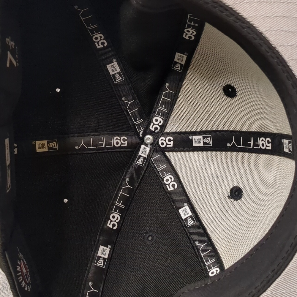 New Era Black Cap with White Embroidered Logo - Picture 4 of 16